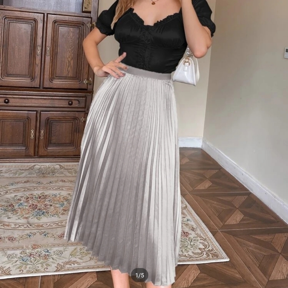 Solid Pleated skirt.Satin/Silk fabric. size M fits (10-16). SHEIN .Grey/Ash.